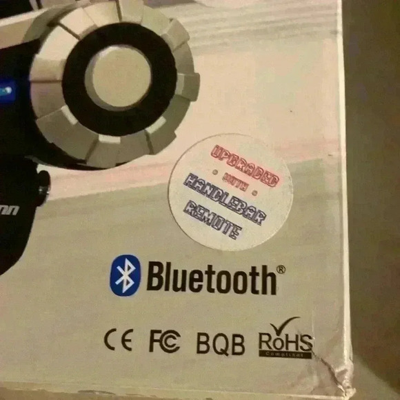 FreedConn 8 way conference intercom system, smart connect helmet audio - Picture 5 of 7